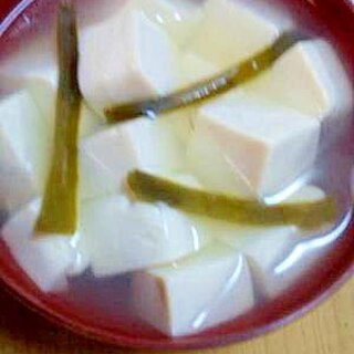熱々のシンプル湯豆腐